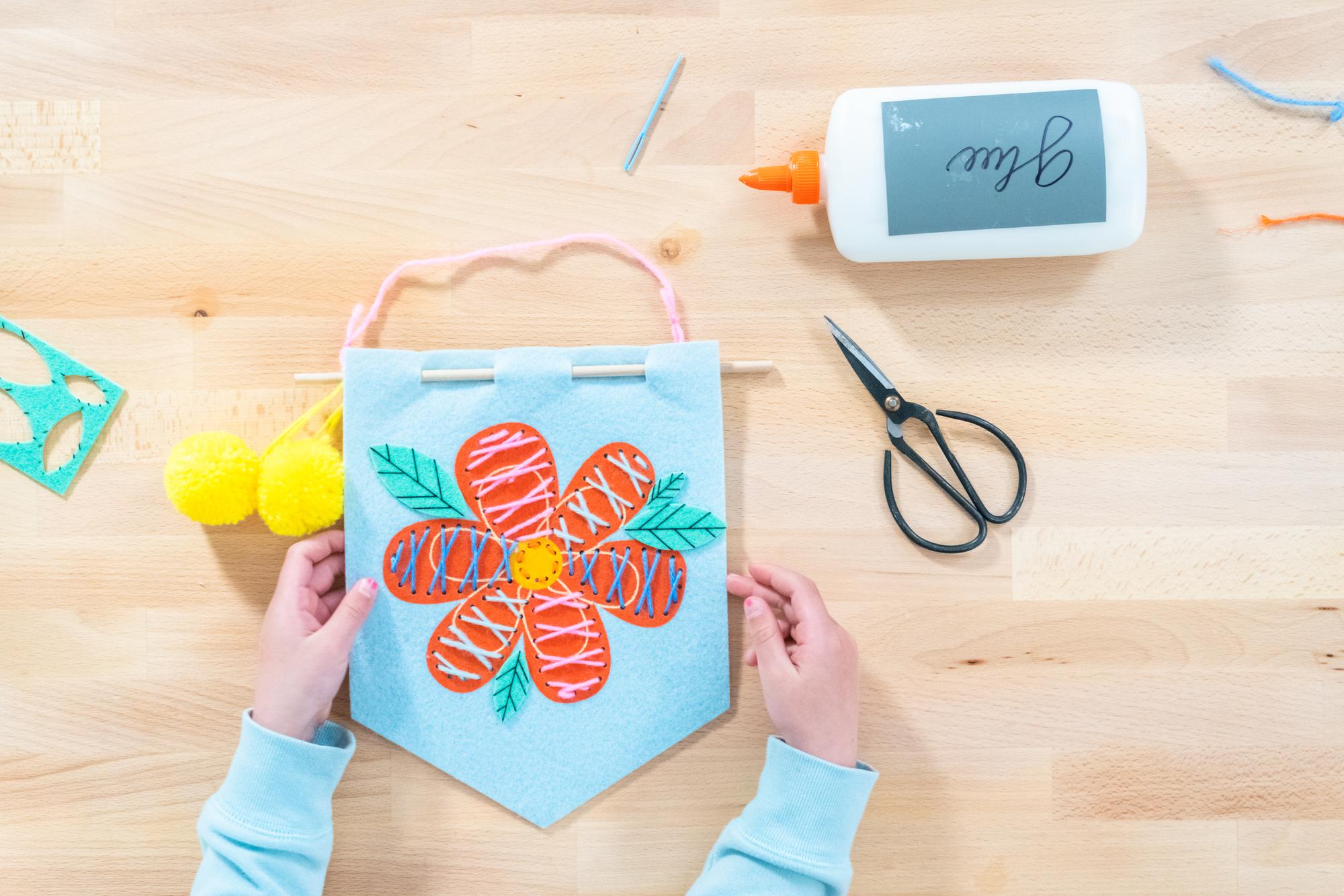 Borsa con ricamo botanico